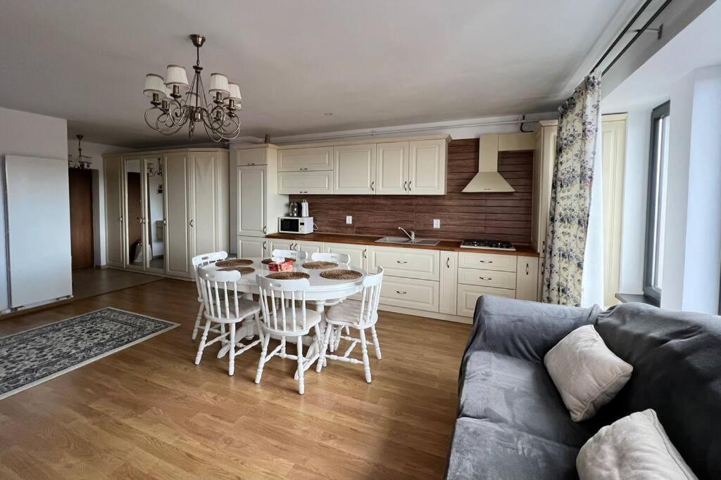 Central Apartment With Panoramic View Braşov Exteriör bild
